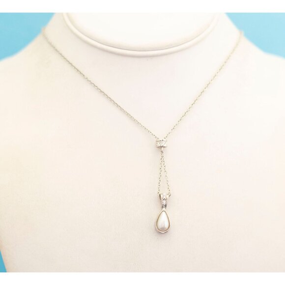 18'' Dainty Pearl Vintage Avon Necklace - D31 - Picture 2 of 3